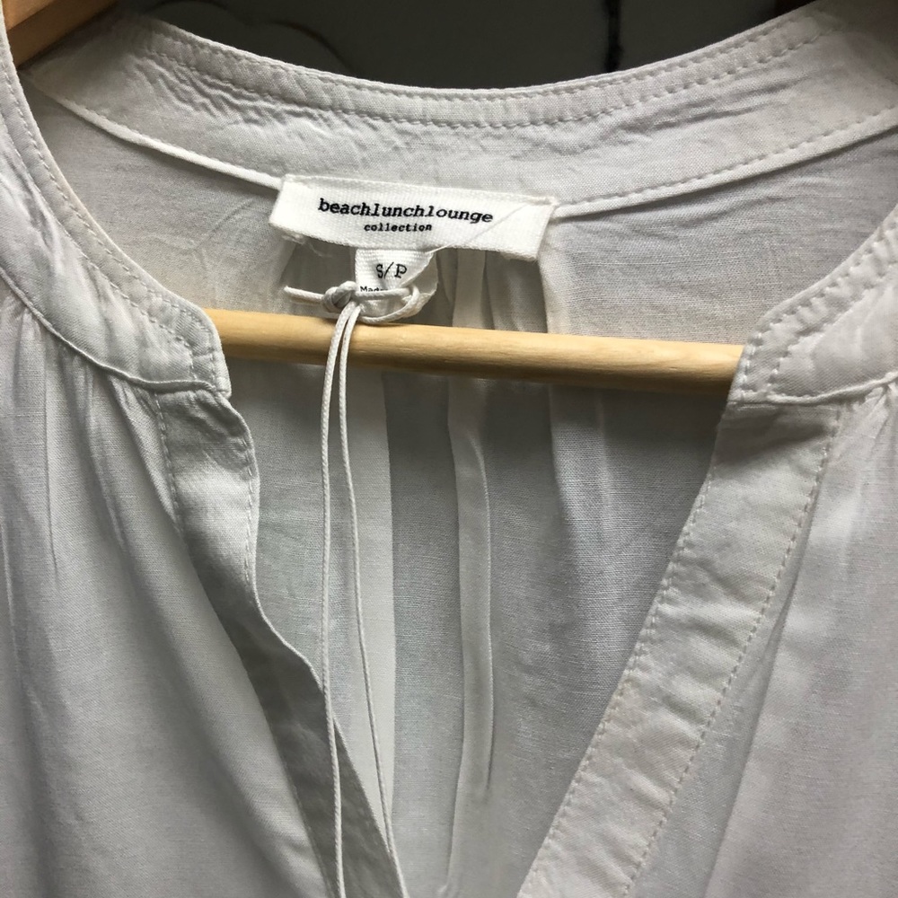 Beachlunchlounge White Bee Split Neck Blouse - image 5